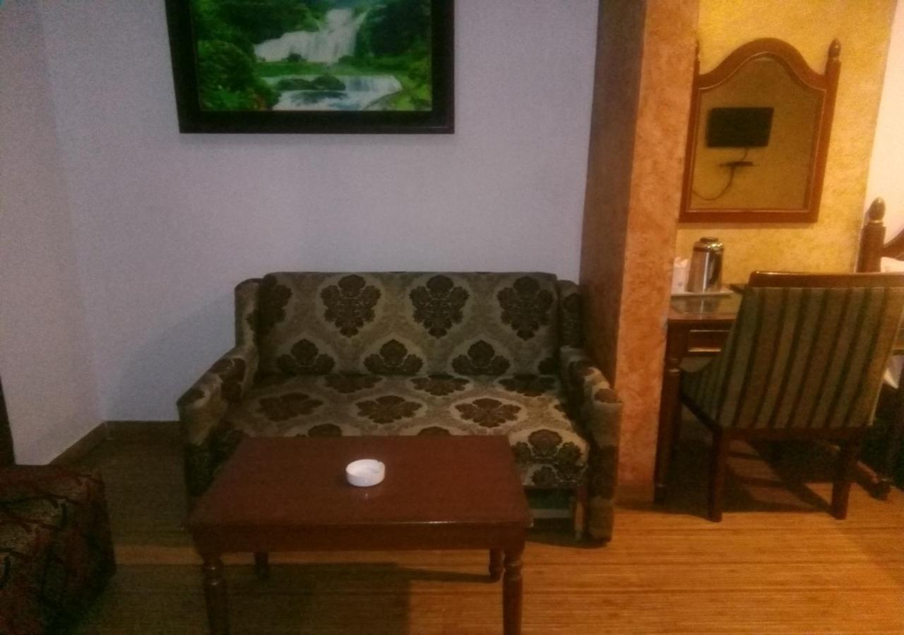 Hotel Monsoon Palace Guwahati Luaran gambar